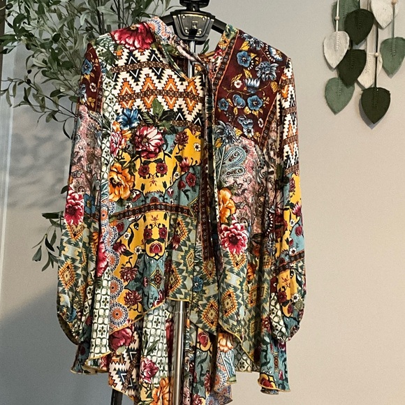 cha cha vente Tops - Cha Cha Vente Multicolor Floral Tunic